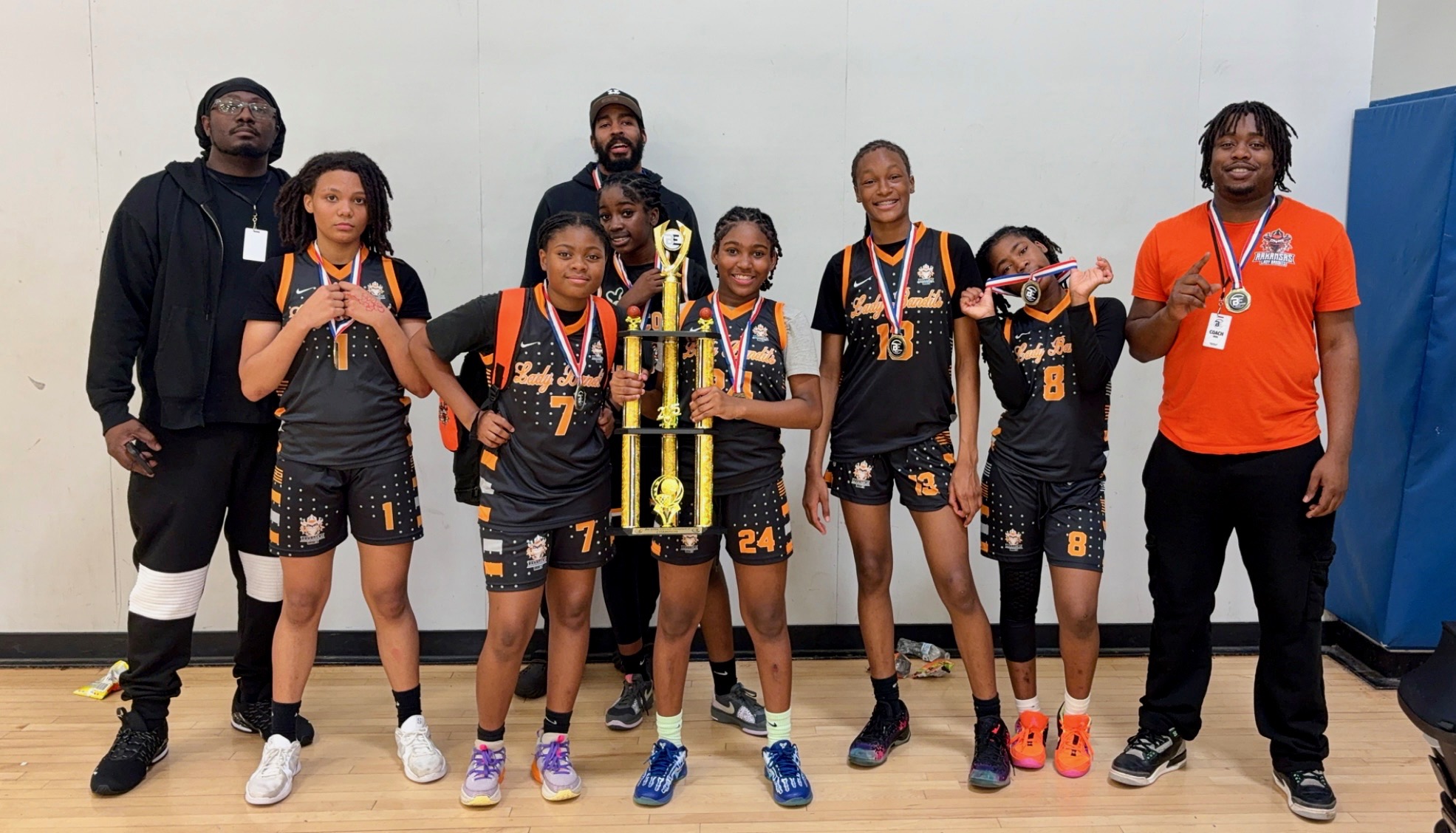 CjUKMVNuYXBjaGF0LzEzLjM2LjEuMCAoaVBob25lMTcsNDsgaU9TIDE4LjQuMTsgZ3ppcCkgAg==